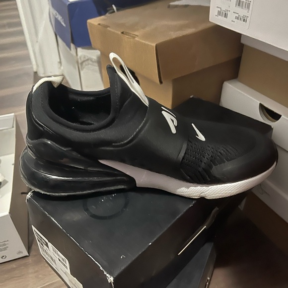 Black and white Nike Air - Picture 4 of 4